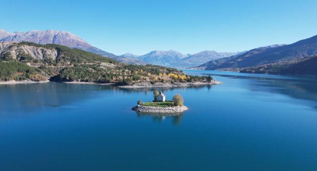 Visite du Lac de Serre-Ponçon au cœur des Hautes Alpes du Sud