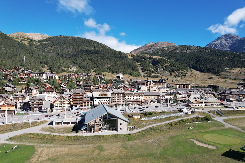 Les plus belles randonnées à Montgenèvre à pied et en VTT : le guide complet pour un séjour inoubliable
